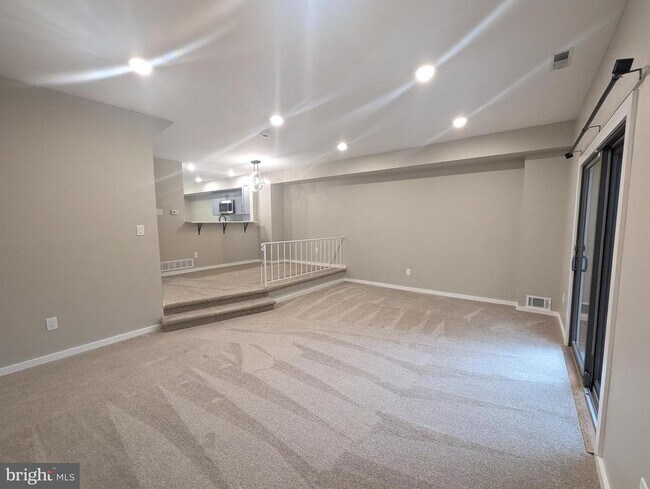 Building Photo - 988 Beechwood Pl