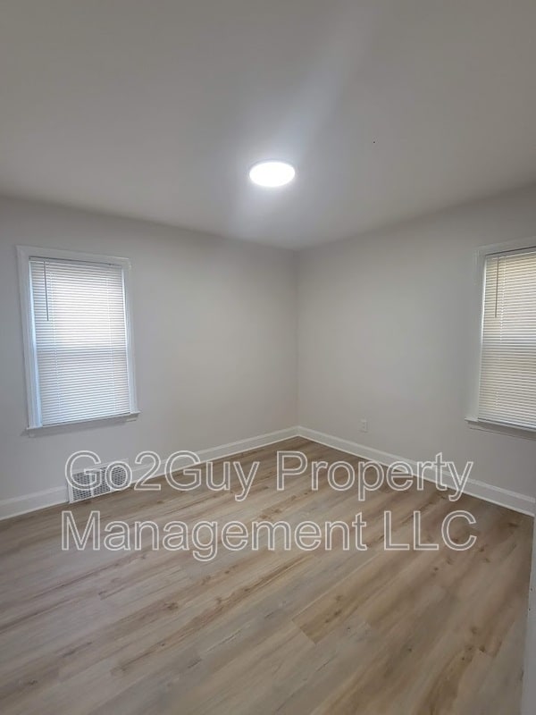 Building Photo - 19945 Greenview Ave