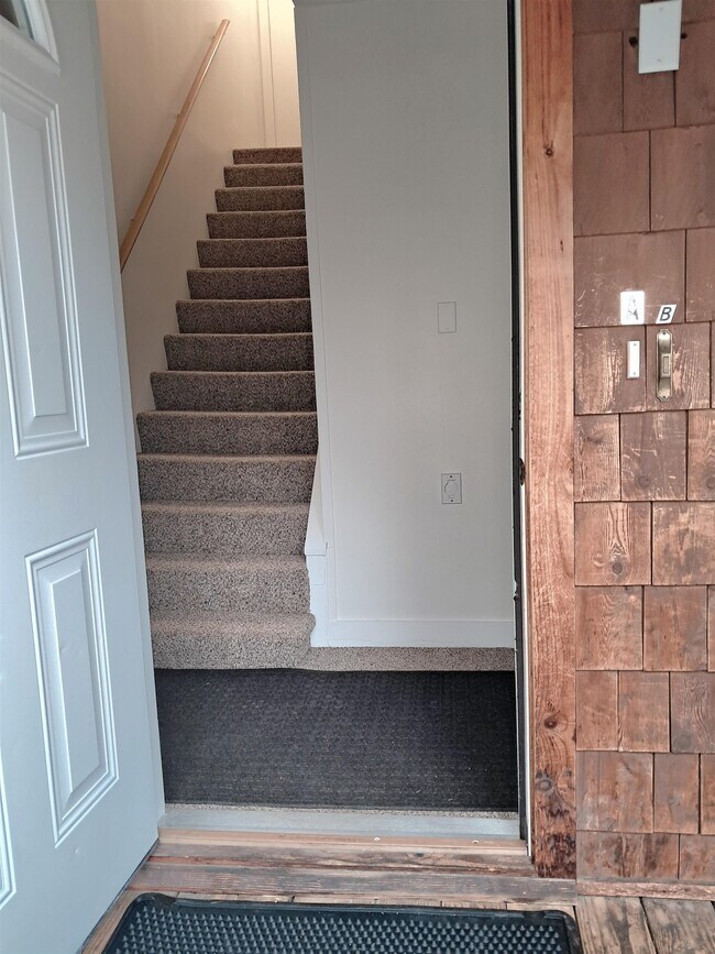 Building Photo - 42 Bowery St