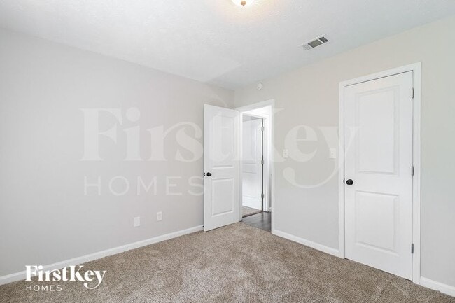 Building Photo - 1417 Oak Knoll Dr NE