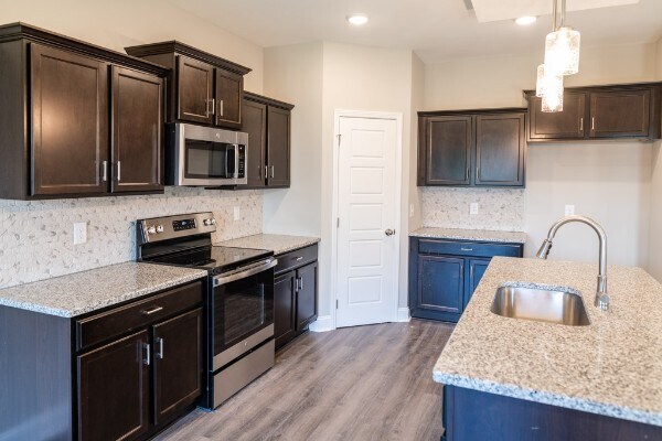 Building Photo - 2402 Bucklin Dr