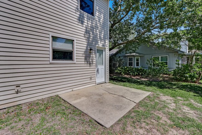 Building Photo - Home on Amelia Island