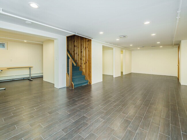 Building Photo - 17 Beechwood Dr