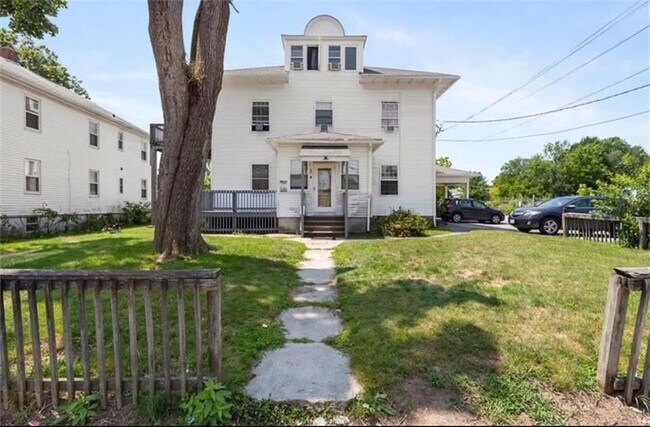 Building Photo - 82 Pond St