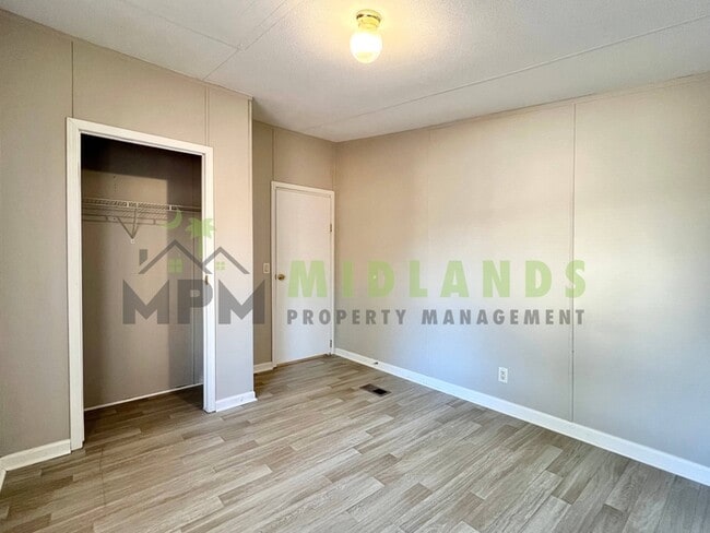 Building Photo - 323 Tabor Dr