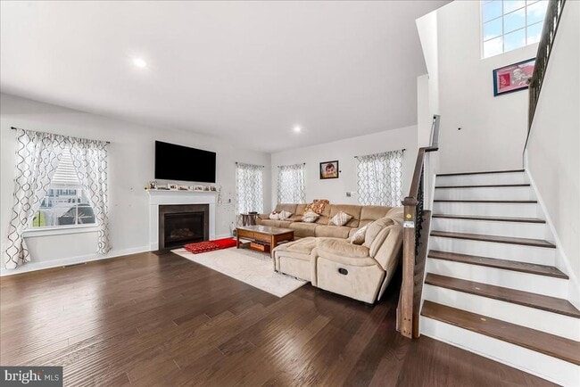 Building Photo - 305 Goodwick Dr
