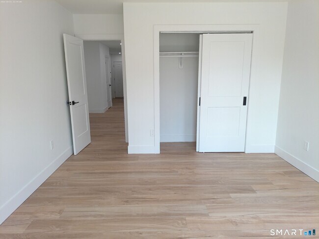 Building Photo - 365 Broad St