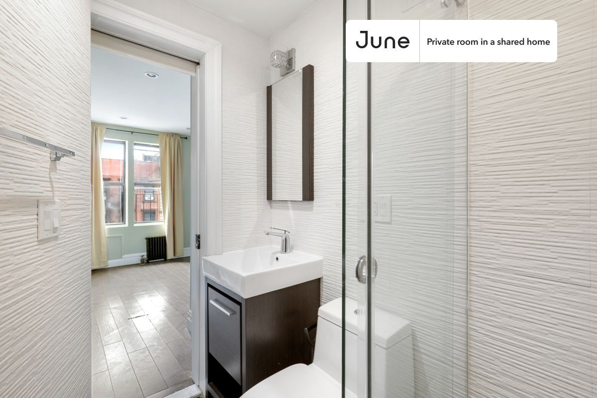 Building Photo - Room in Shared 3 bed/2 bath home