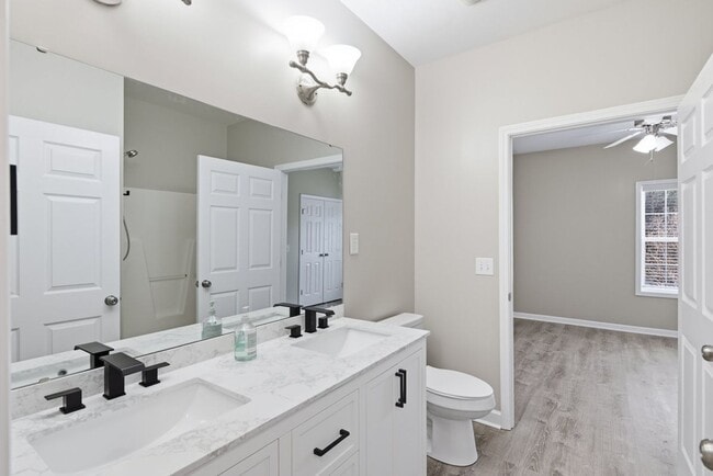 Building Photo - 2 Bedrooms 2 Bathrooms Condo