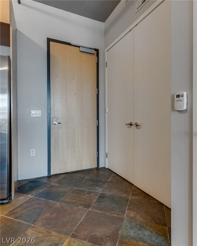 Building Photo - 353 E Bonneville Ave