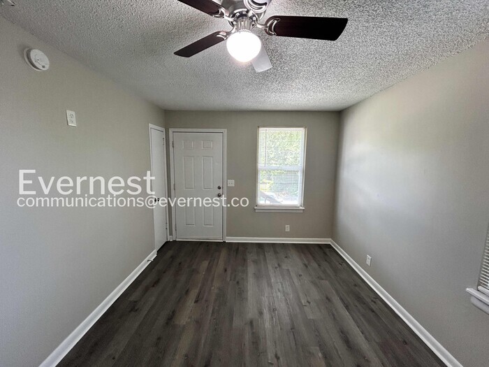 Building Photo - 1176 Sioux Terrace