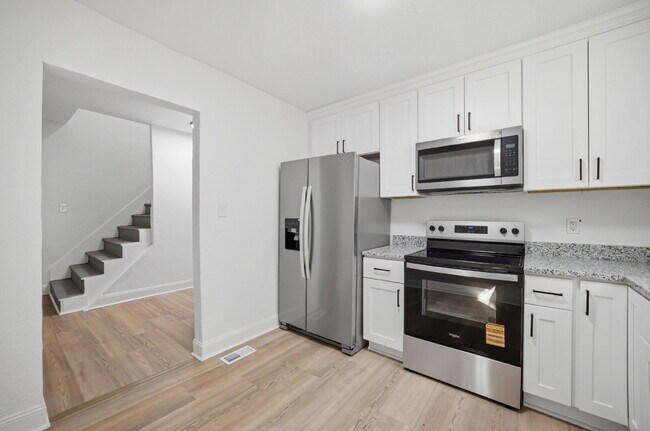 Building Photo - NEWLY REMODELED 4 BEDROOM COLONIAL HOME FOR RENT IN SUFFOLK!