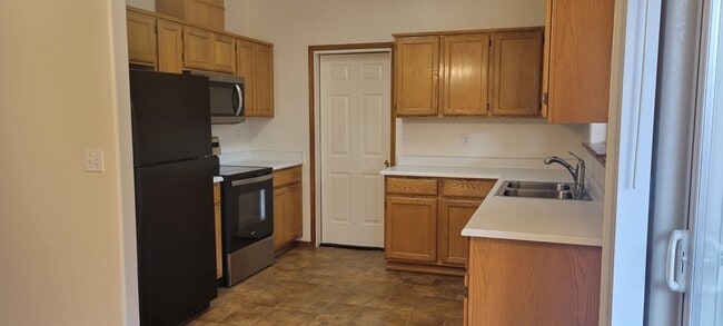 Building Photo - 2210 SW Bridge St