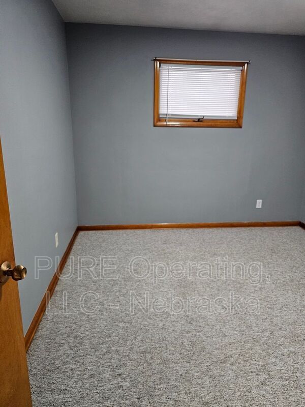 Building Photo - 2205 Lindyview Rd