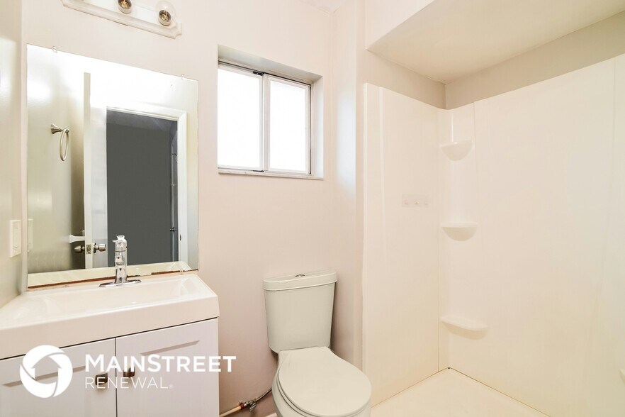 Building Photo - 2000 Burning Tree Dr