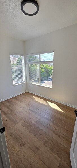 Building Photo - 765 E 560 N