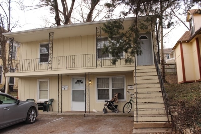 Primary Photo - Located in Downtown Parkville