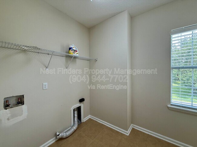 Building Photo - 145 Woodfield Ln
