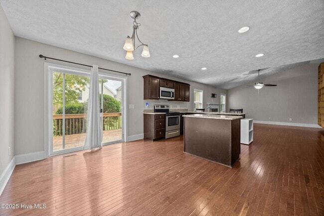 Building Photo - 123 Lightwater Dr