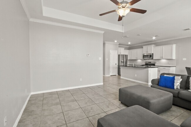 Building Photo - 702 S Galley Dr