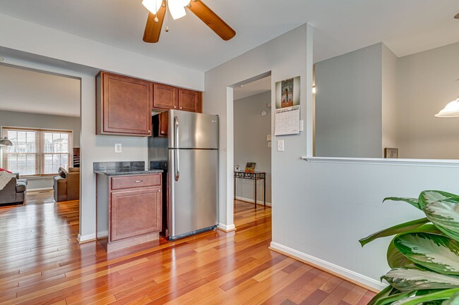 Building Photo - Charming 3 Bedroom Home in Prime Clinton L...