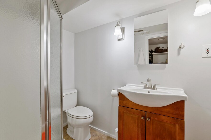 Building Photo - 1225 33rd St NW