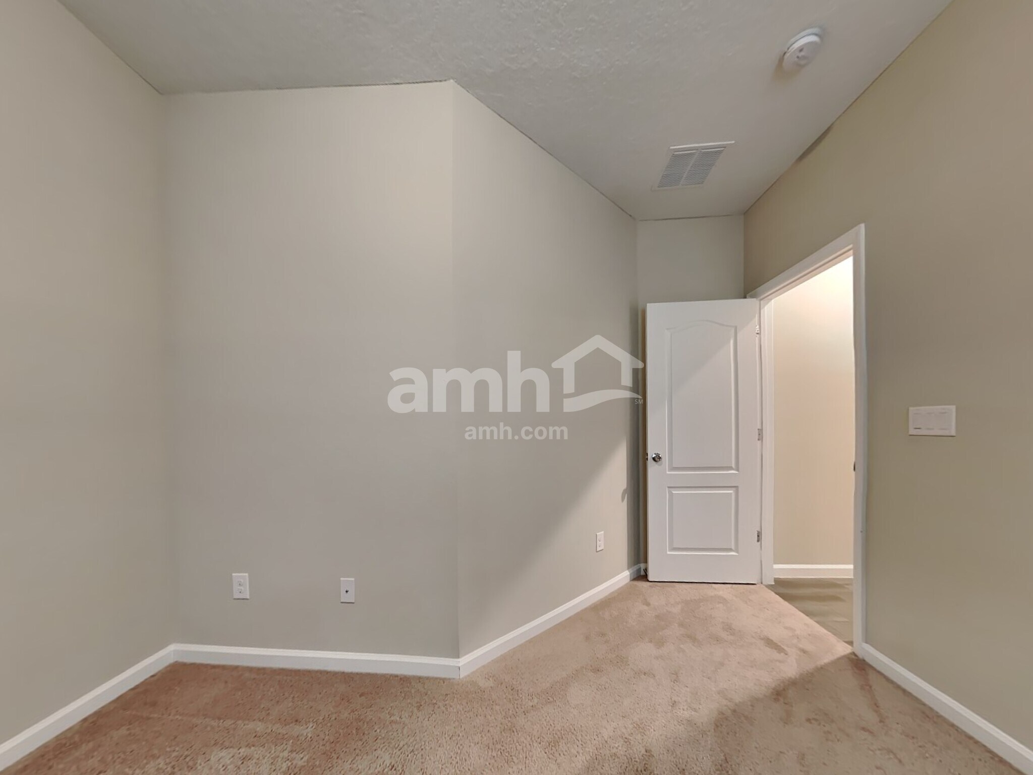 Building Photo - 120 Trumpco Dr