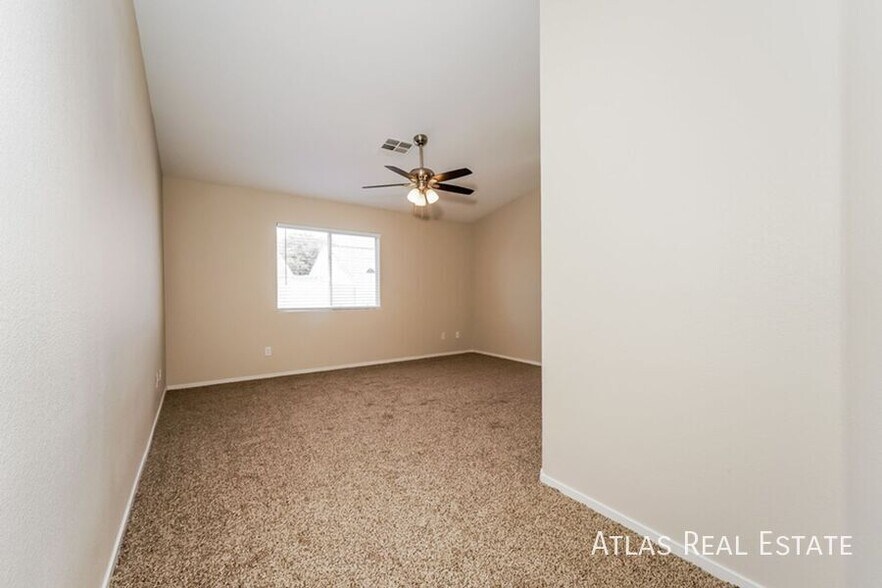 Building Photo - 617 Lava Beds Way