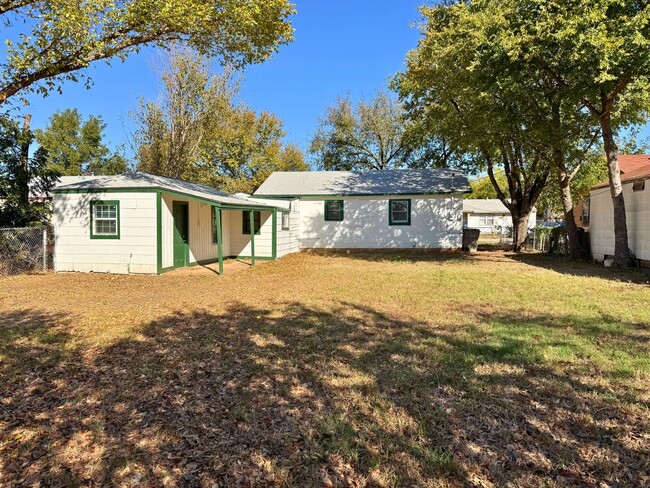 Building Photo - Cute 3 Bed 1 Bath home in Sunnyside Heights