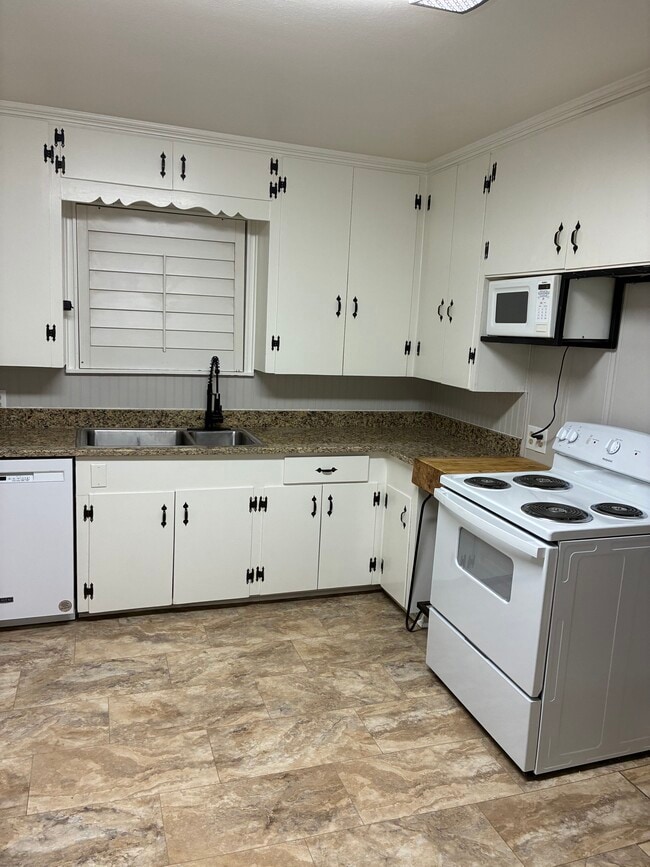 Building Photo - 404 Arizona Ave