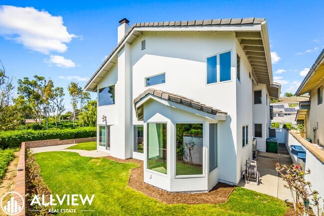 Building Photo - Rare 5 bed/3 bath home located in the high...