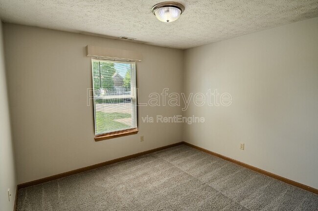 Building Photo - 5053 Saddle Dr
