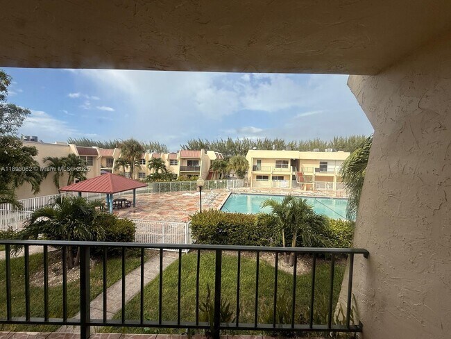Building Photo - 13890 SW 90th Ave