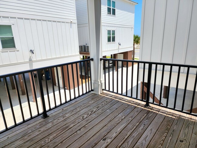 Building Photo - New 2 bedroom/3 bath Beach Cottage in Gulf...