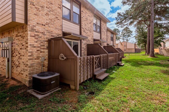 Building Photo - 2521 Crosstimbers Dr