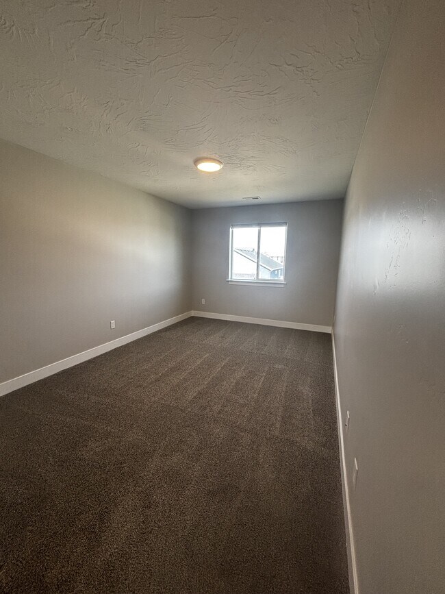 Building Photo - 1373 E Bell Buoy Way