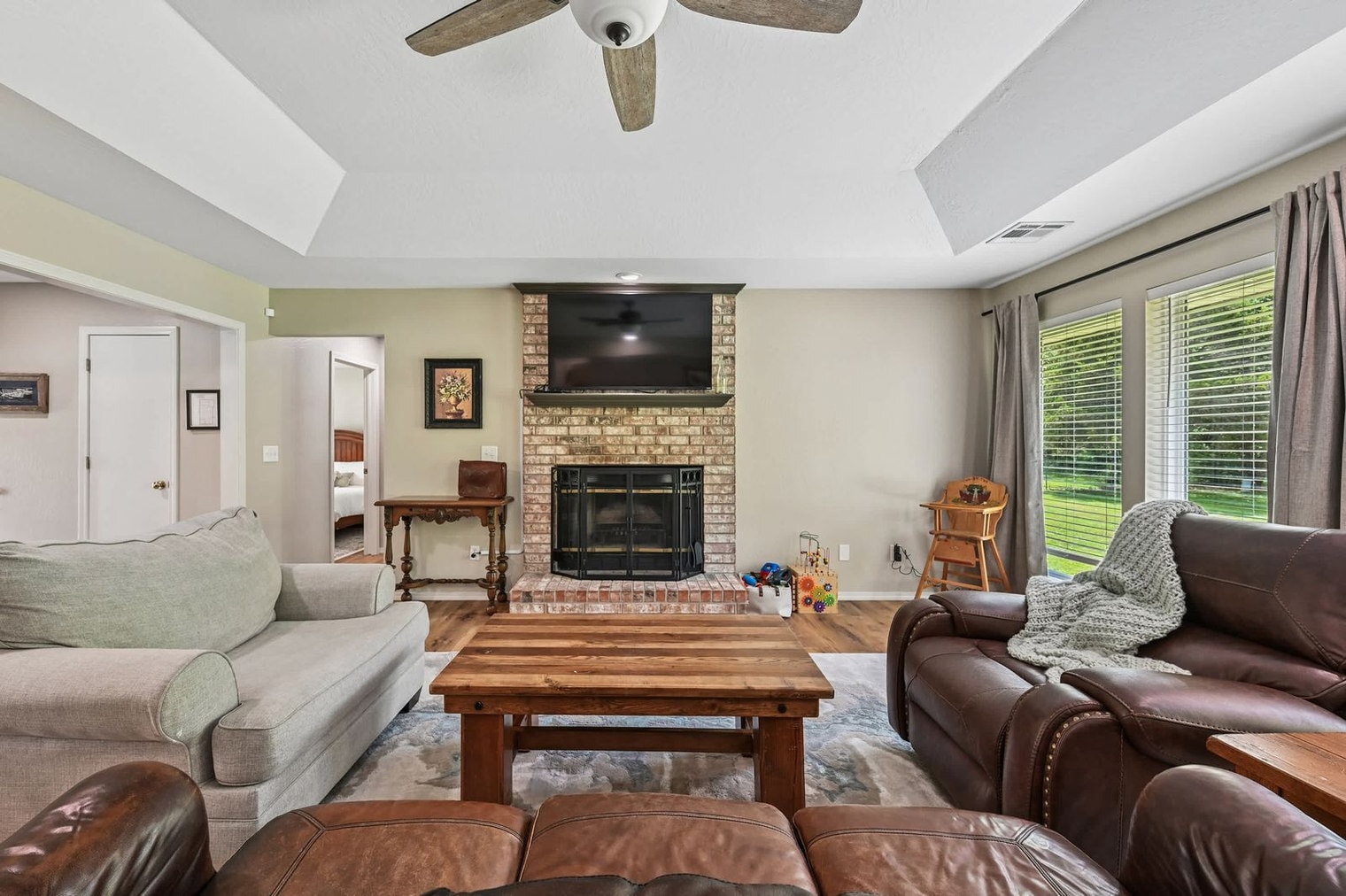 Building Photo - 822 Chatsworth Dr