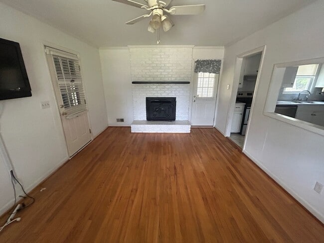 Building Photo - 7201 Mountainbrook Dr