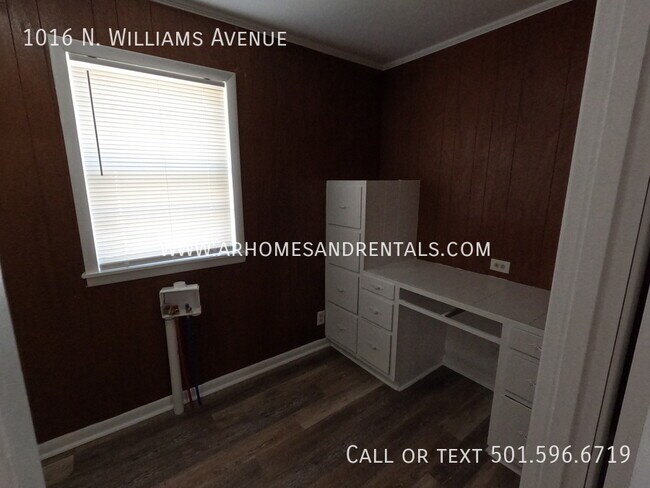 Building Photo - 1016 N. Williams Avenue | $1095 | 4 beds, ...