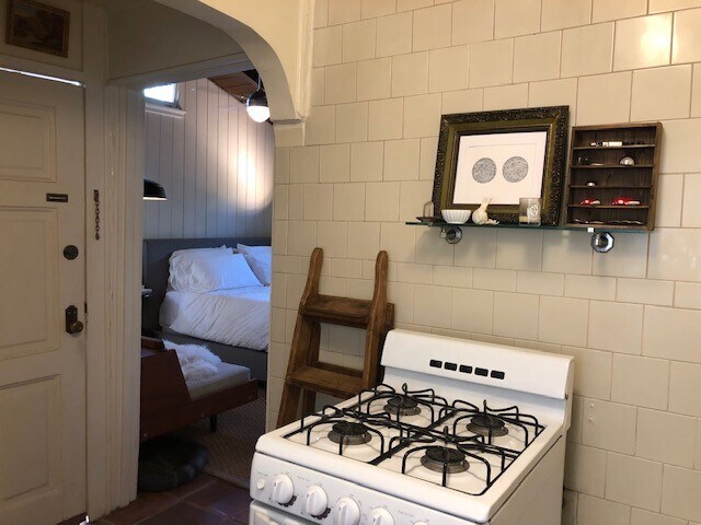 Kitchen Example - 810 N Las Palmas Ave