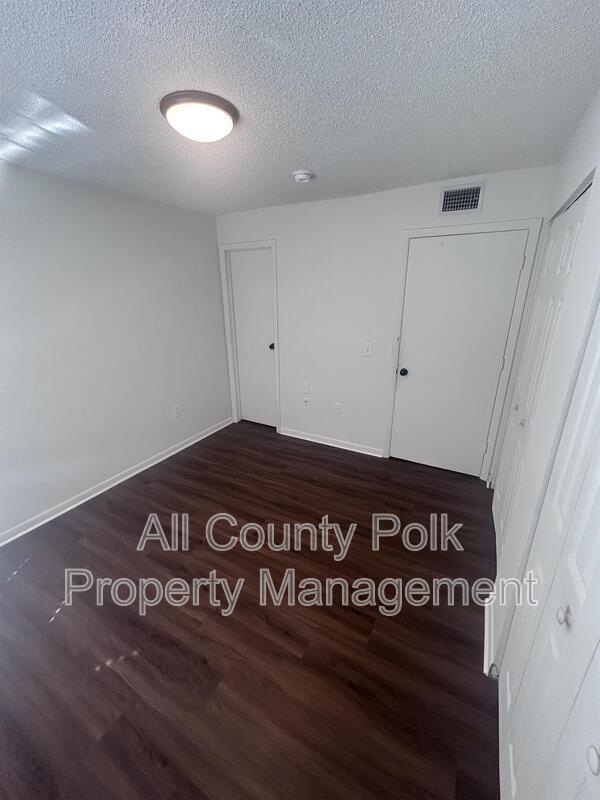 Building Photo - 915 Ariana St