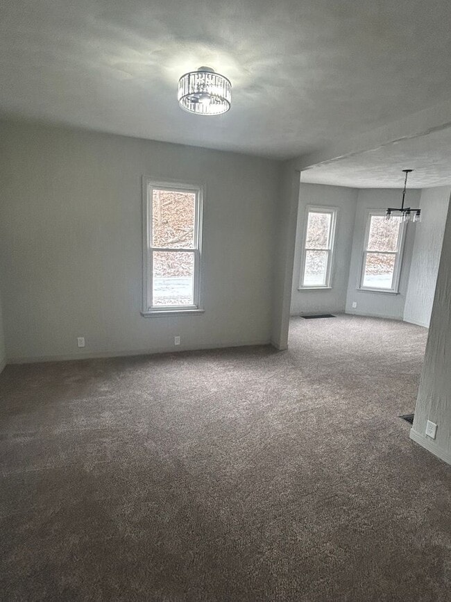 Building Photo - 3 bedroom house