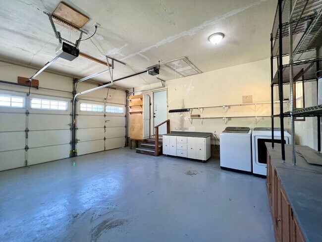 Building Photo - MON301