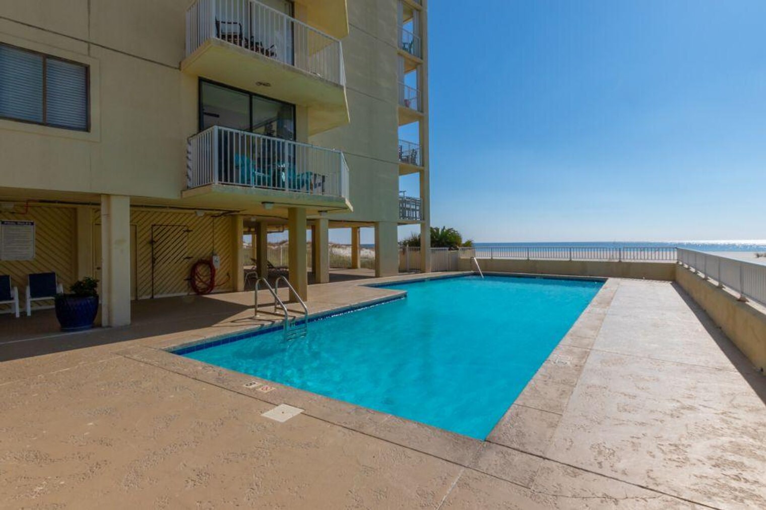 Building Photo - 505 E Beach Blvd
