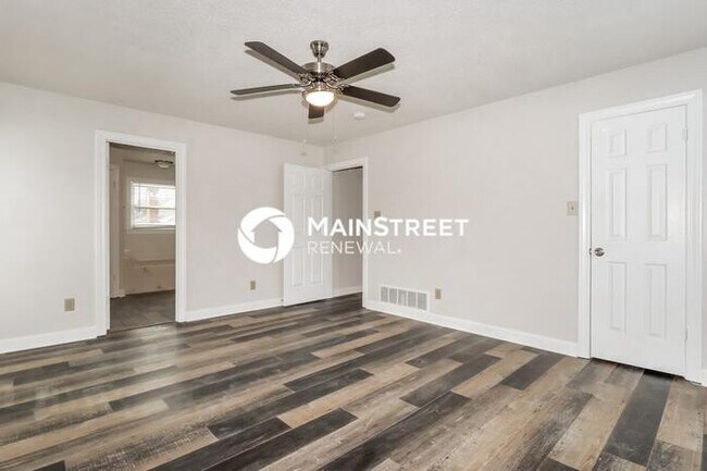 Building Photo - 4 Bedroom Pet-Friendly Home in COLLIERVILLE, TN with Main Street Renewal
