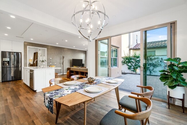 Building Photo - Thoughtfully Renovated 3 Bed, 2.5 Bath Sin...