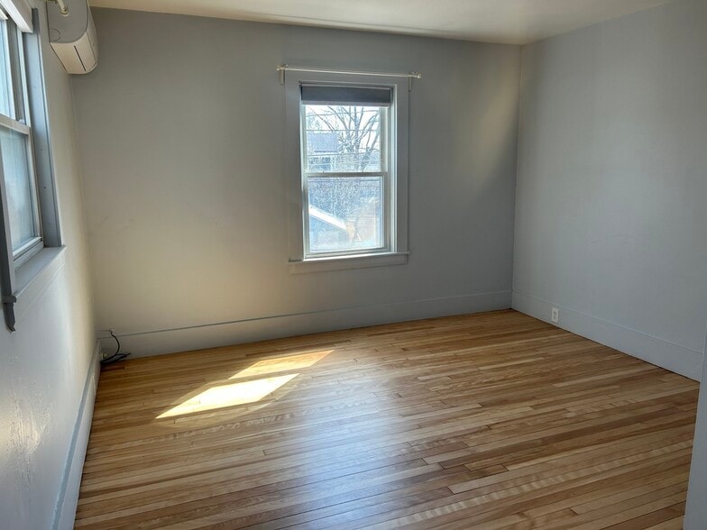 Building Photo - 11 Playstead Rd
