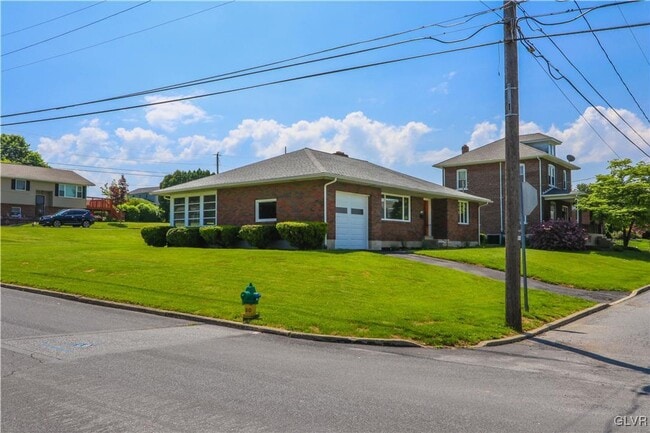 Building Photo - Charming 2-Bedroom Home in the Heart of Ca...