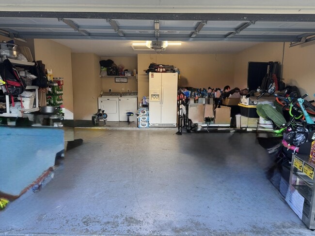 Building Photo - 5621 Azalea Cir