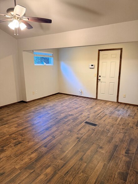 Building Photo - 1820 Windhill Ave